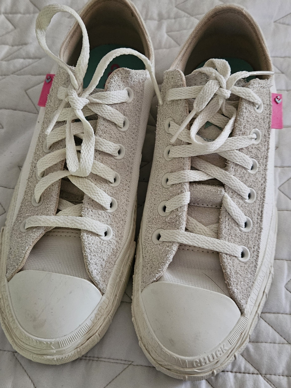 Converse Cream Low-Top Sneakers with Pink Heel Tab